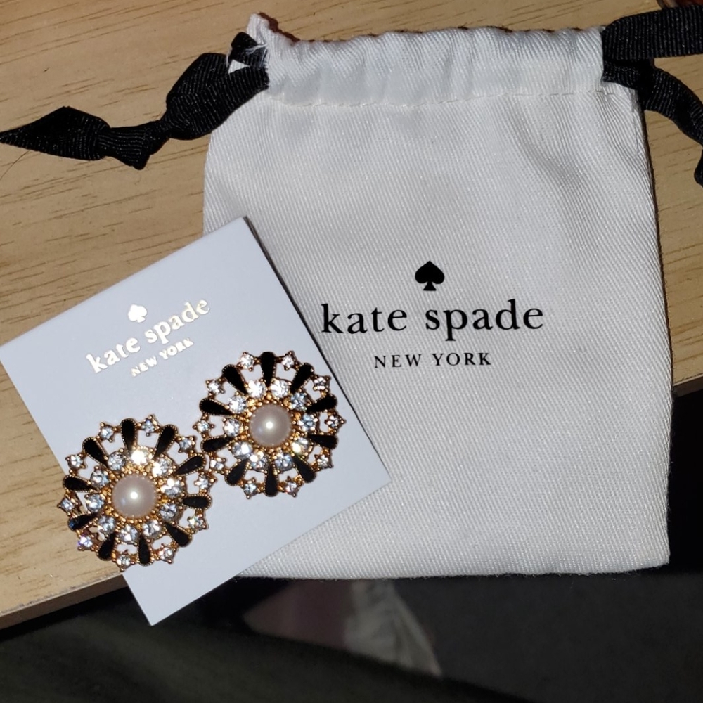 Black & white tuxedo pearl earrings